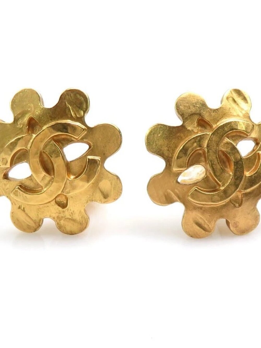CHANEL CC Logo Clip on Earrings Gold Metal -